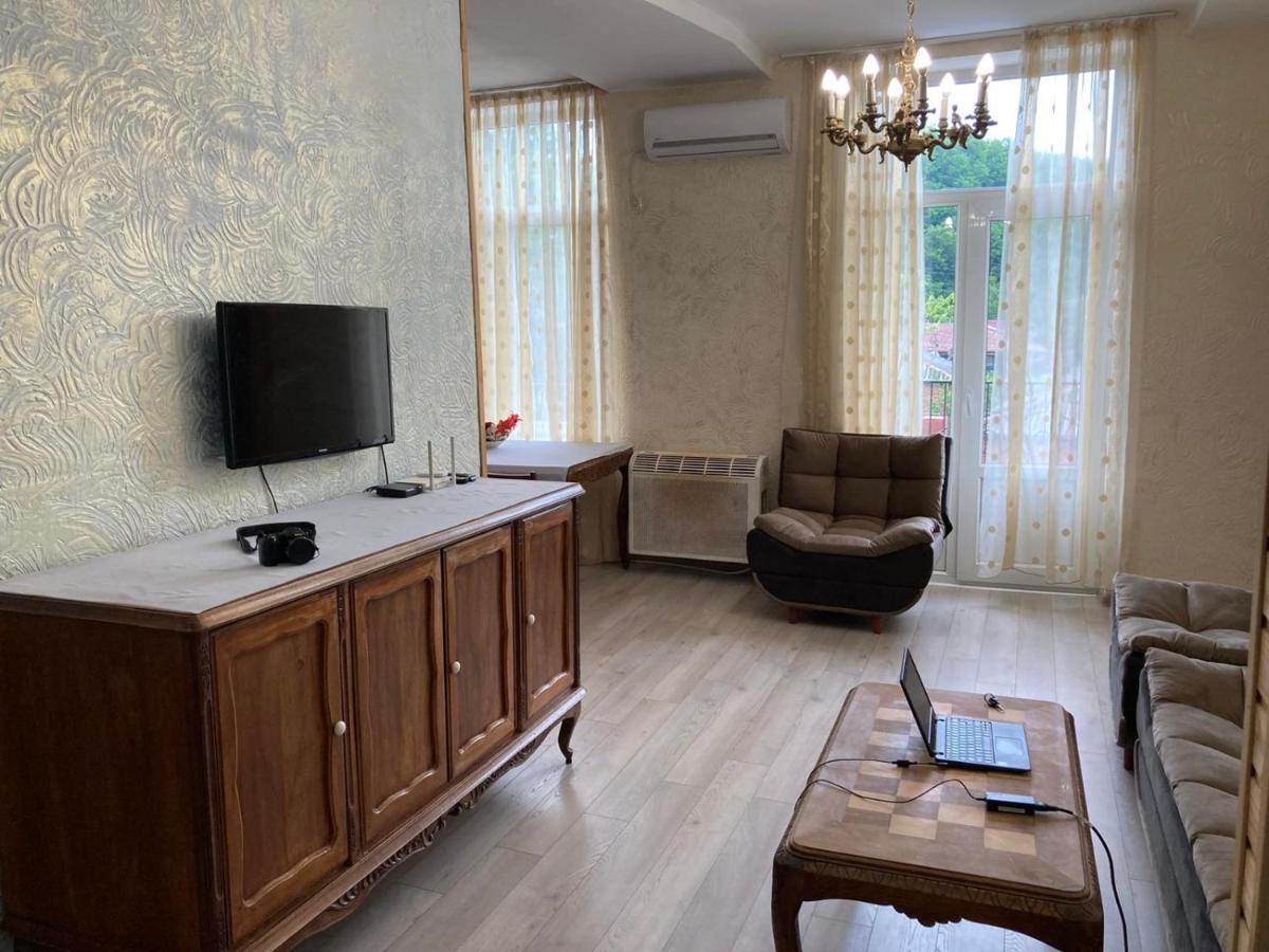 Апартаменты House Nag Кутаиси Экстерьер фото